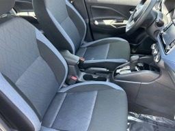 Nissan Versa SV CVT 2025