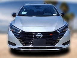 Nissan Versa SR CVT 2025