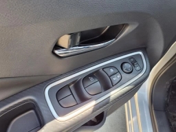 Nissan Versa SR CVT 2025