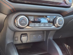 Nissan Versa SR CVT 2025