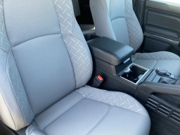 Toyota Tacoma 4WD SR5 Double Cab 5' Bed AT (Natl) 2026