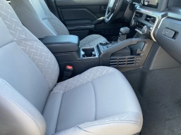 Toyota Tacoma 4WD SR5 Double Cab 5' Bed AT (Natl) 2026