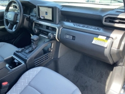 Toyota Tacoma 4WD SR5 Double Cab 5' Bed AT (Natl) 2026