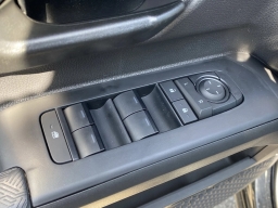 Toyota Tacoma 4WD SR5 Double Cab 5' Bed AT (Natl) 2026