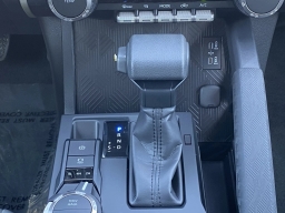 Toyota Tacoma 4WD SR5 Double Cab 5' Bed AT (Natl) 2026