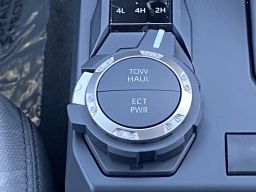 Toyota Tacoma 4WD SR5 Double Cab 5' Bed AT (Natl) 2026