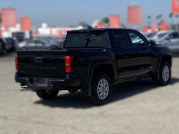 Toyota Tacoma 4WD SR5 Double Cab 5' Bed AT (Natl) 2026