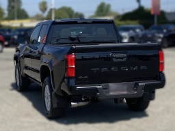 Toyota Tacoma 4WD SR5 Double Cab 5' Bed AT (Natl) 2026