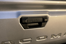 Toyota Tacoma 4WD SR5 Double Cab 5' Bed AT (Natl) 2026