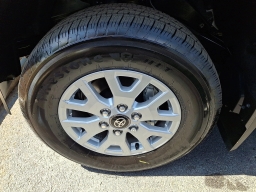 Toyota Tacoma 4WD SR5 Double Cab 6' Bed AT (Natl) 2026