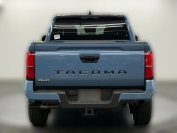 Toyota Tacoma 4WD SR5 Double Cab 5' Bed AT (Natl) 2026