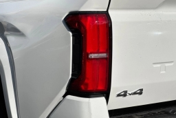 Toyota Tacoma 4WD SR5 Double Cab 6' Bed AT (Natl) 2026