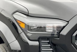 Toyota Tacoma 4WD SR5 Double Cab 5' Bed AT (Natl) 2026