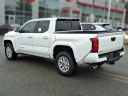 Toyota Tacoma 4WD SR5 Double Cab 6' Bed AT (Natl) 2026