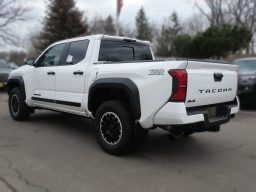 Toyota Tacoma 4WD TRD Off Road Double Cab 5' Bed AT (Natl) 2026