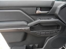 Toyota Tacoma 4WD TRD Off Road Double Cab 5' Bed AT (Natl) 2026