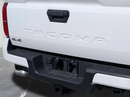 Toyota Tacoma 4WD SR5 Double Cab 5' Bed AT (GS) 2026