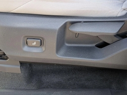 Toyota Tacoma 4WD SR5 Double Cab 5' Bed AT (GS) 2026