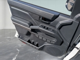 Toyota Tacoma 4WD SR5 Double Cab 5' Bed AT (GS) 2026