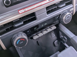 Toyota Tacoma 4WD SR5 Double Cab 5' Bed AT (GS) 2026