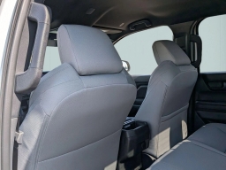 Toyota Tacoma 4WD SR5 Double Cab 5' Bed AT (GS) 2026