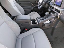 Toyota Tacoma 4WD SR5 Double Cab 5' Bed AT (GS) 2026