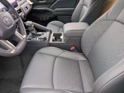 Toyota Tacoma 4WD Limited Double Cab 5' Bed AT (Natl) 2026