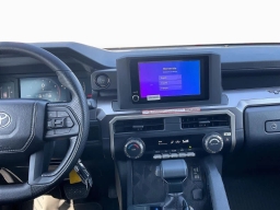 Toyota Tacoma 4WD SR5 Double Cab 6' Bed AT (Natl) 2026