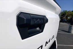 Toyota Tacoma 4WD SR5 Double Cab 6' Bed AT (Natl) 2026