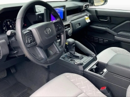 Toyota Tacoma 4WD SR5 Double Cab 5' Bed AT (Natl) 2026