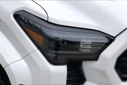 Toyota Tacoma 4WD SR5 Double Cab 5' Bed AT (Natl) 2026