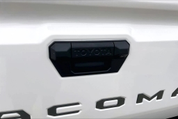 Toyota Tacoma 4WD SR5 Double Cab 5' Bed AT (Natl) 2026