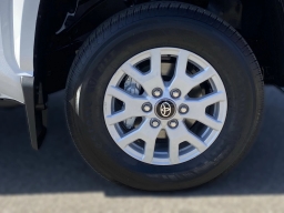 Toyota Tacoma 4WD SR5 Double Cab 5' Bed AT (Natl) 2026