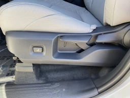 Toyota Tacoma 4WD SR5 Double Cab 5' Bed AT (Natl) 2026