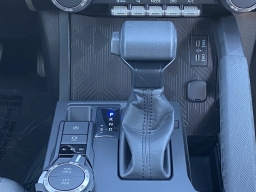 Toyota Tacoma 4WD SR5 Double Cab 5' Bed AT (Natl) 2026