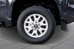 Toyota Tacoma 4WD SR5 Double Cab 5' Bed AT (GS) 2026