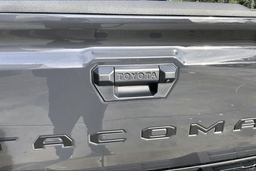 Toyota Tacoma 4WD SR5 Double Cab 5' Bed AT (GS) 2026