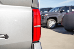 Toyota Tacoma 4WD SR5 Double Cab 5' Bed AT (GS) 2026