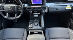 Toyota Tacoma 4WD SR5 Double Cab 6' Bed AT (Natl) 2026