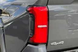 Toyota Tacoma 4WD SR5 Double Cab 6' Bed AT (Natl) 2026