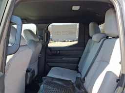 Toyota Tacoma 4WD SR5 Double Cab 6' Bed AT (Natl) 2026