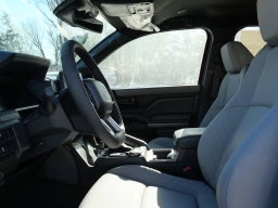 Toyota Tacoma 4WD SR5 Double Cab 5' Bed AT (Natl) 2026