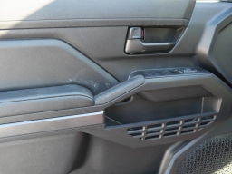 Toyota Tacoma 4WD SR5 Double Cab 5' Bed AT (Natl) 2026