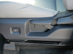 Toyota Tacoma 4WD SR5 Double Cab 5' Bed AT (Natl) 2026