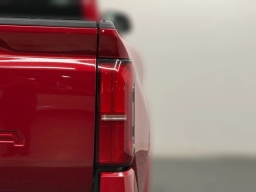 Toyota Tacoma 4WD SR5 Double Cab 6' Bed AT (Natl) 2026