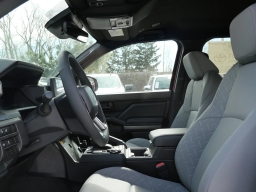 Toyota Tacoma 4WD SR5 Double Cab 5' Bed AT (Natl) 2026