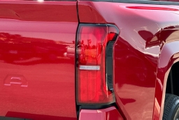 Toyota Tacoma 4WD SR5 Double Cab 6' Bed AT (Natl) 2025