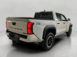 Toyota Tacoma 4WD TRD Off Road Hybrid Double Cab 5' Bed AT (Natl) 2026