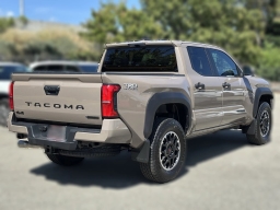 Toyota Tacoma 4WD TRD Sport Hybrid Double Cab 5' Bed AT (Natl) 2026
