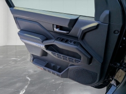 Toyota Tacoma 4WD TRD Off Road Hybrid Double Cab 5' Bed AT (Natl) 2025